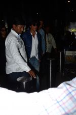 Shahrukh Khan limps back to mumbai post his London Fan Schedule on 3rd April 2015